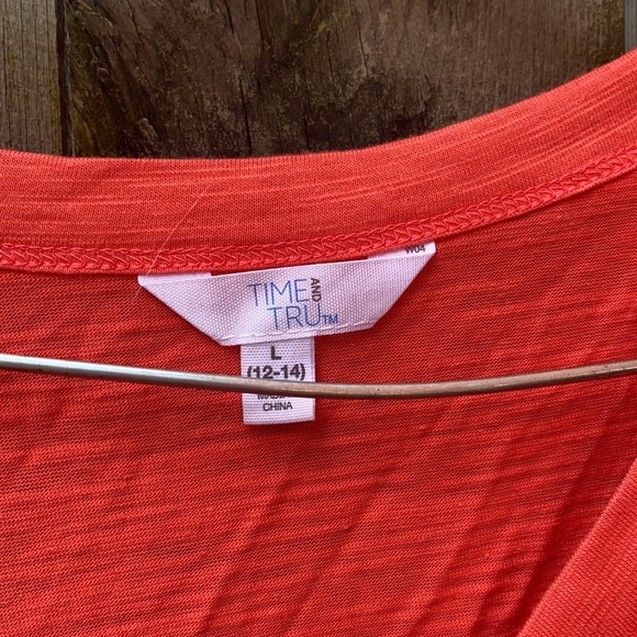 Time and Tru high low tee sz. L - Picture 2 of 4